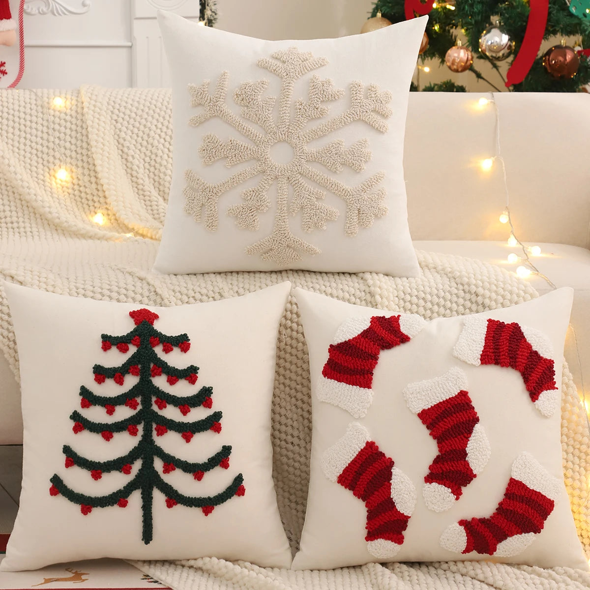 Trois housses de coussin de Noël en bouclette : chaussettes Rouges, flocon Beige et sapin Vert, 45x45cm