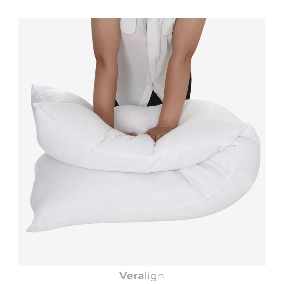 Coussin de corps Body Pillow Veralign flexible et facile à ranger, montrant sa capacité à être plié pour un faible encombrement tout en conservant son moelleux.