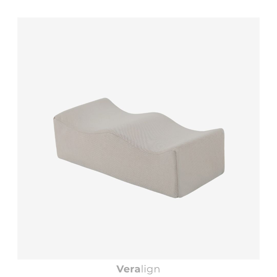 Coussin pour surélever les jambes Veralign couleur Ivoire, idéal pour prévenir les jambes lourdes au lit ou sur le canapé.
