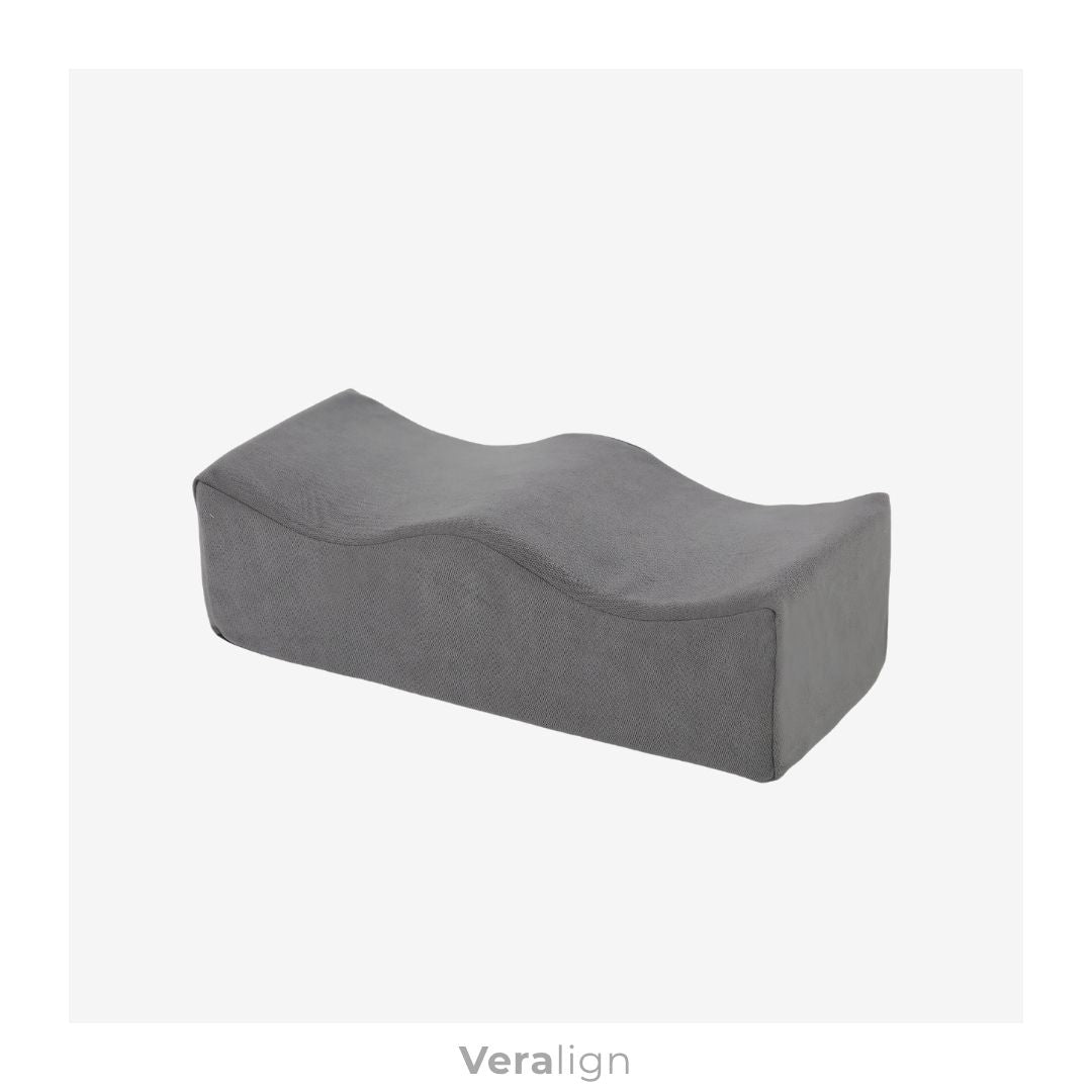 Coussin de jambes ergonomique Veralign couleur Carbone, mousse à mémoire de forme pour surélever les jambes et soulager la circulation veineuse.