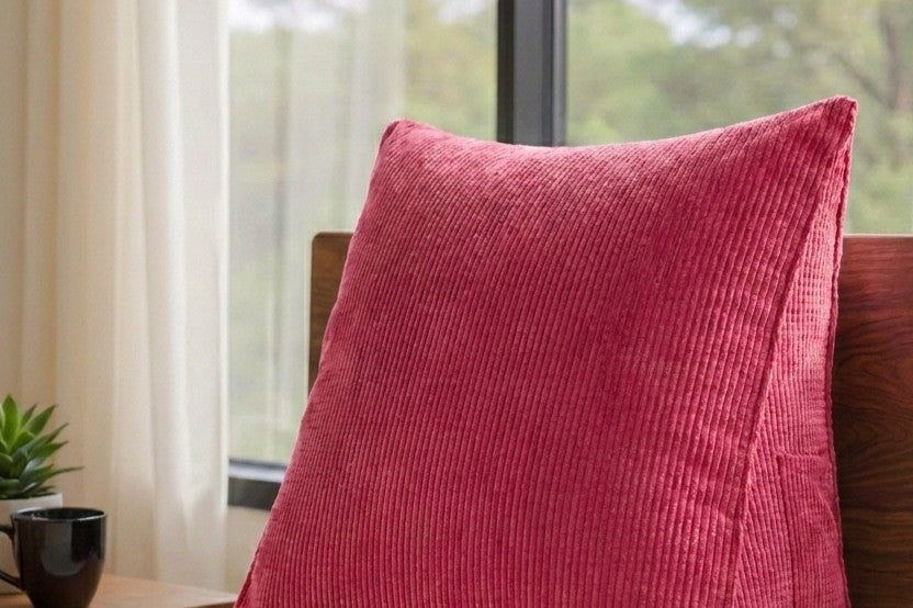 Coussin_forme_triangle_Rose_zoom