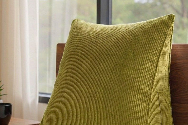 Coussin_triangulaire_velours_côtelé_Vert _zoom