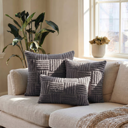 Housse de coussin fausse fourrure Gris carbone2