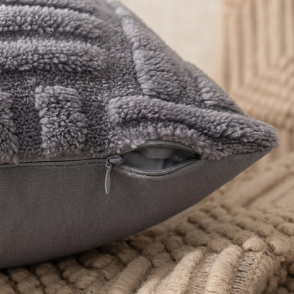 Housse de coussin fausse fourrure Gris carbone details