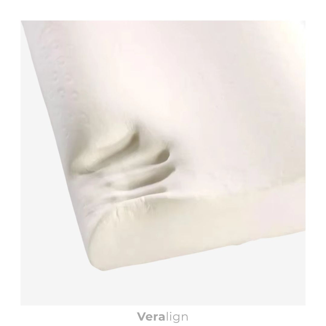 Gros plan sur l'oreiller cervical en bambou Veralign montrant la texture douce de la housse naturelle et la forme ergonomique à mémoire de forme.