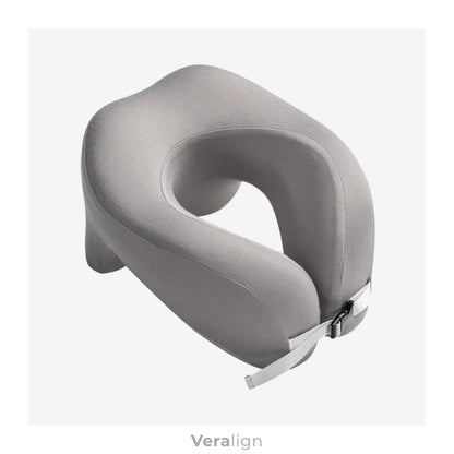 Tour de cou multi-usage à mémoire Veralign de forme en position voyage, idéal pour le soutien cervical et l'alignement de la nuque en avion.