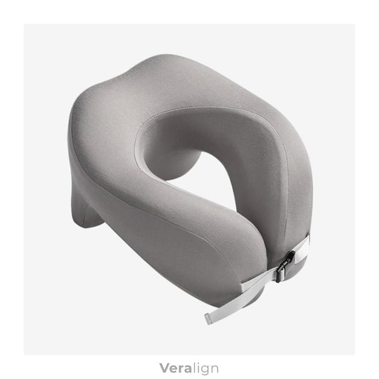 Tour de cou multi-usage à mémoire Veralign de forme en position voyage, idéal pour le soutien cervical et l'alignement de la nuque en avion.