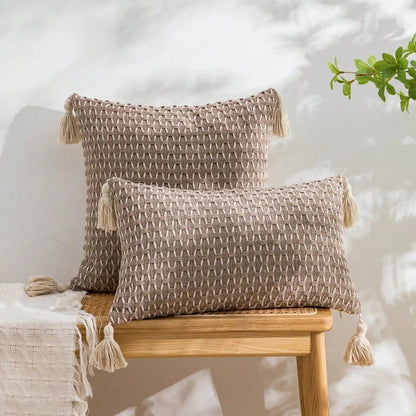 Housse de coussin en Maille et Pompons Taupe