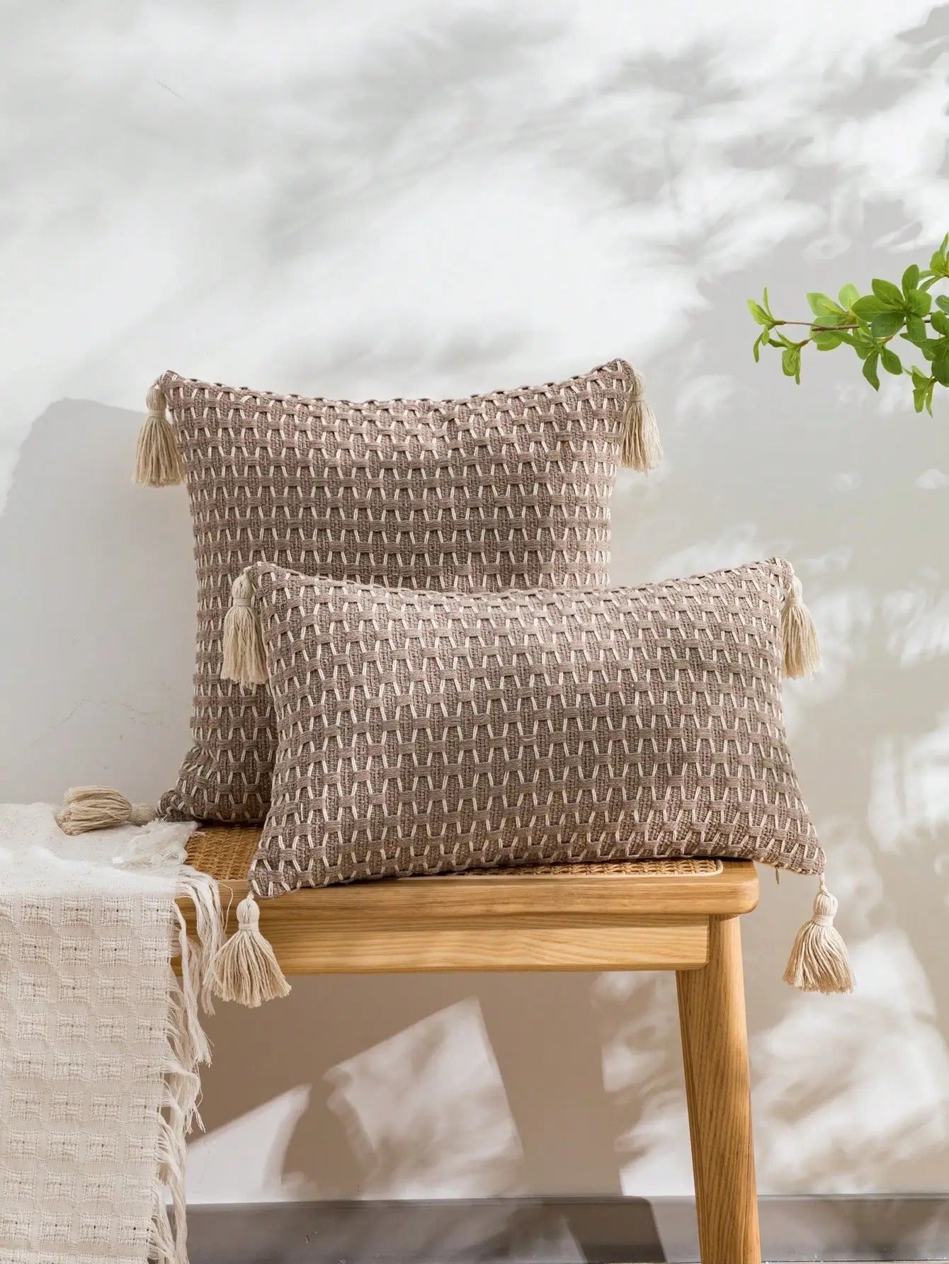 Housse de coussin en Maille et Pompons Vert Sauge