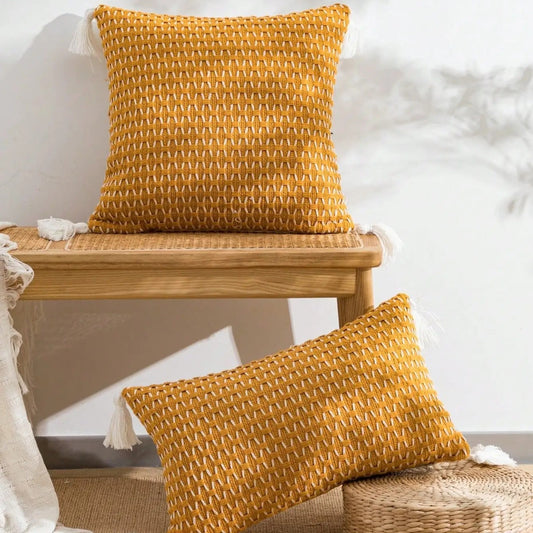 Housse de coussin en Maille et Pompons Jaune Moutarde