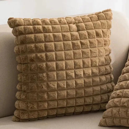 Housse de coussin fausse fourrure Velours Gaufré Camel à carreaux en relief sur un canapé Beige, 45x45cm