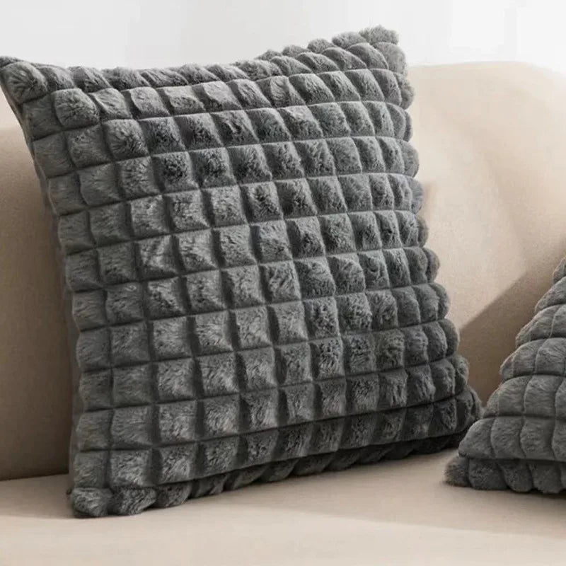 Housse de coussin fausse fourrure Velours Gaufré Gris à carreaux en relief sur un canapé Beige, 45x45cm