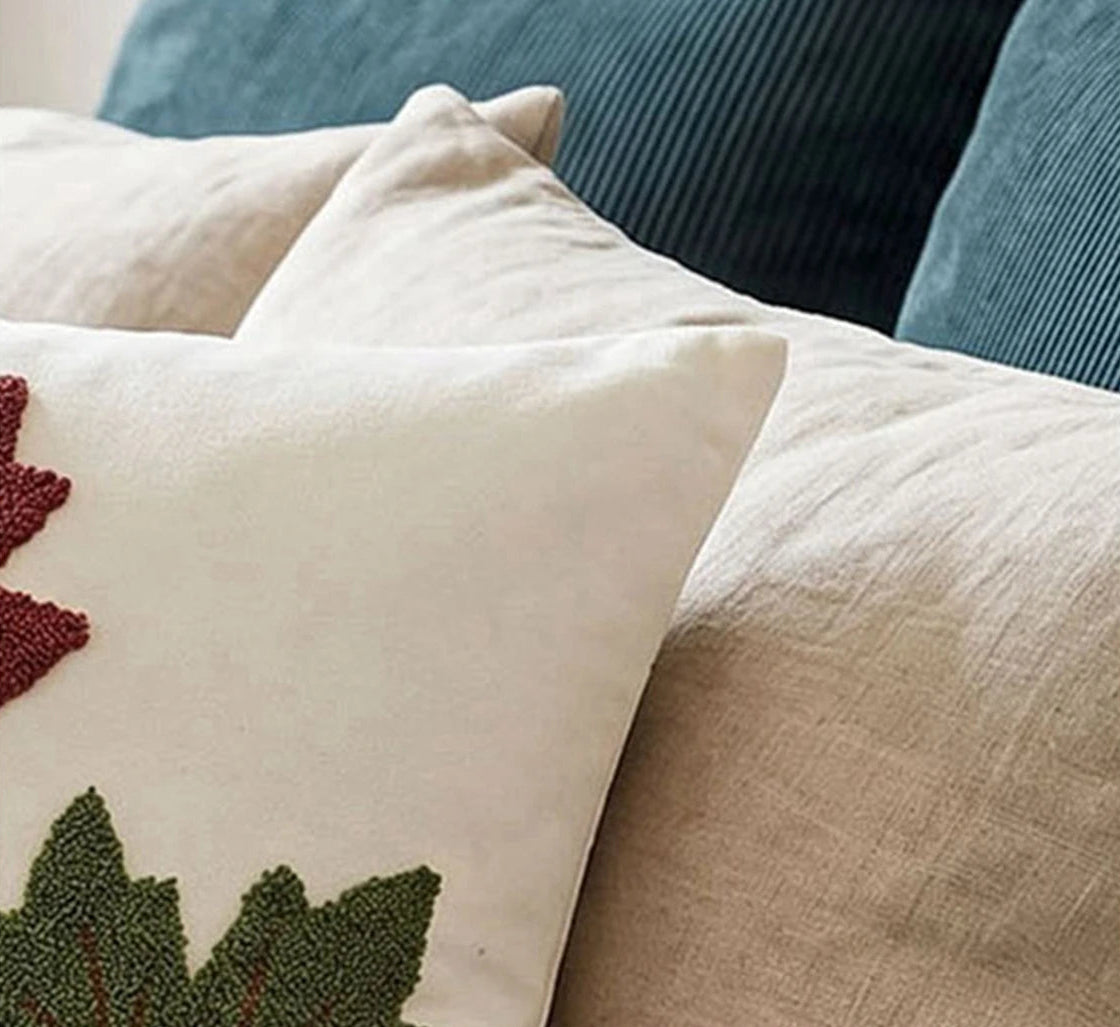 Housse de coussin Feuilles d'Érable avec fermeture éclair cachée de la même couleur