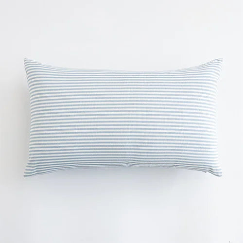 Housse de coussin 50x30<br> Fines rayures Bleues