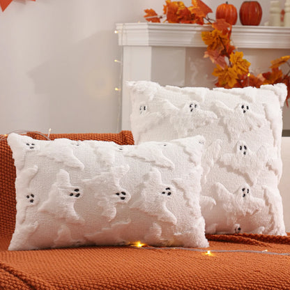 Housse de coussin Halloween Fantômes volants Blanche en relief effet peluche, formats 45x45cm et 30x50cm