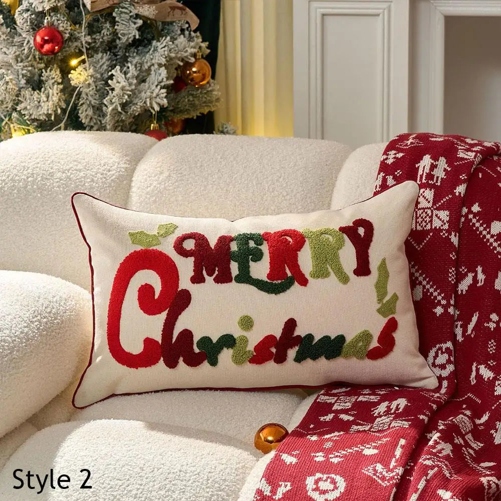 Housse de coussin rectangulaire Merry Christmas en lettres mixtes Rouge et Vert sur un canapé, 30x50cm