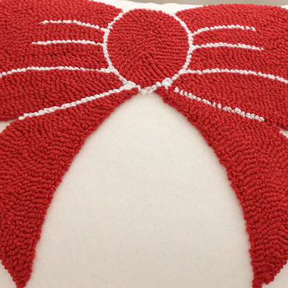 Gros plan sur les boucles du nœud Rouge d'une housse de coussin de Noël en bouclette