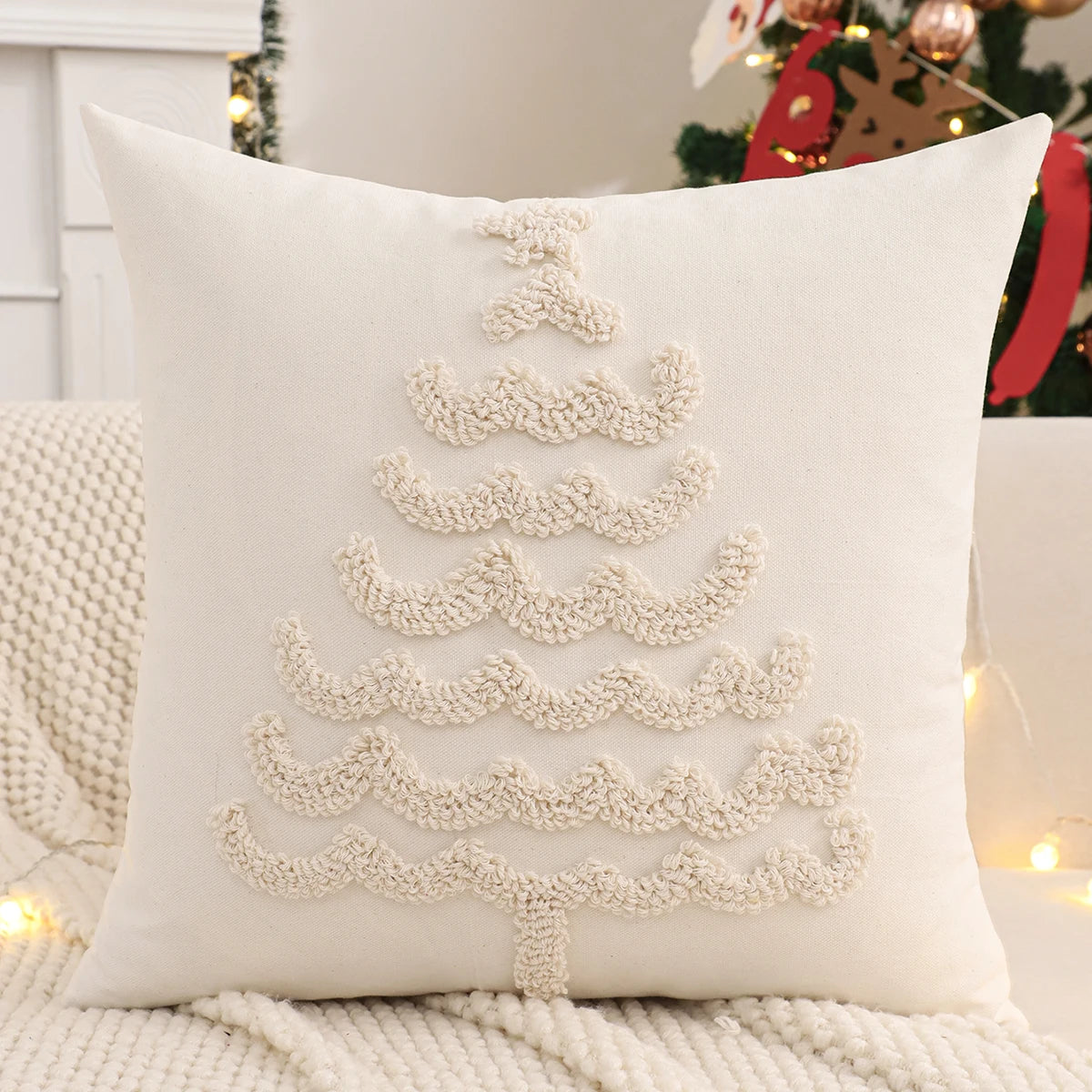 Housse de coussin de Noël bouclette avec un sapin à étages Beige ton sur ton, 45x45cm