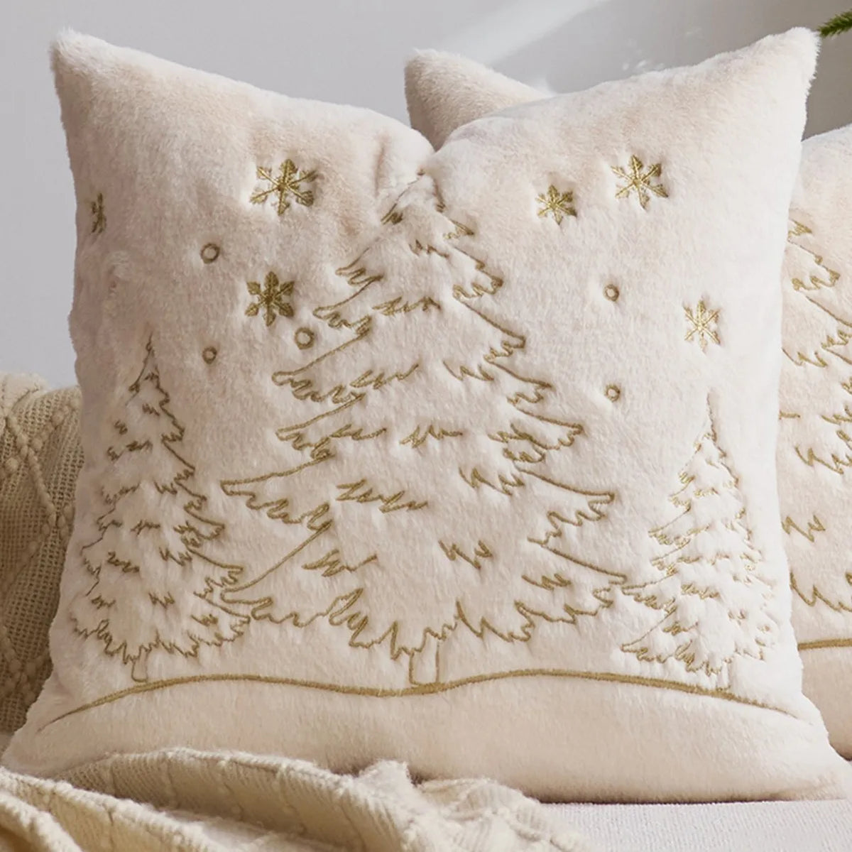 Housse de coussin de Noël Écru avec sapins stylisés en fil Doré, 45x45cm