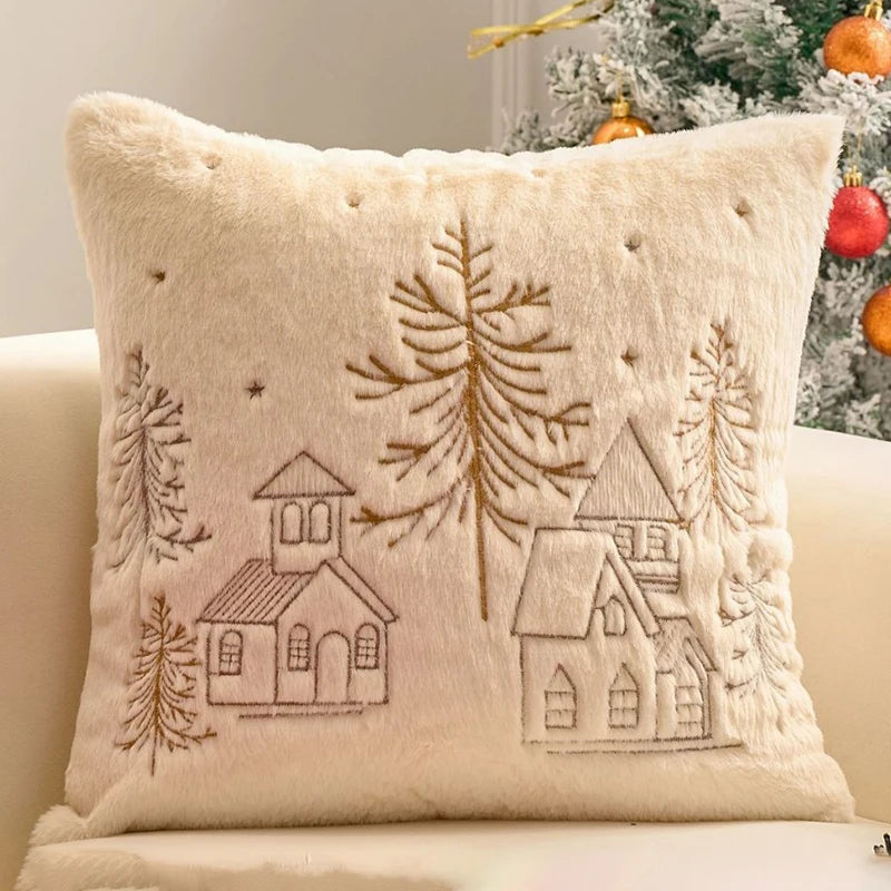 Housse de coussin de Noël Écru avec village enneigé et grand sapin en fil Doré, 45x45cm
