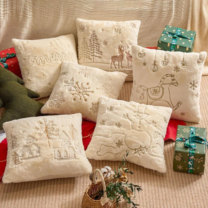 Housses de coussin de Noël Écru au tissage noble autour de cadeaux, avec village, cerfs et cheval à bascule